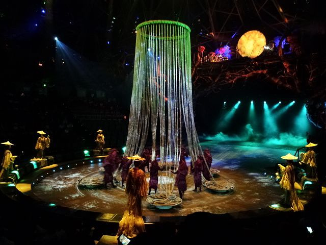 2024特别的神奇.尤其是舞台,瞬间吸水和放水.演员们的精彩演绎也是让