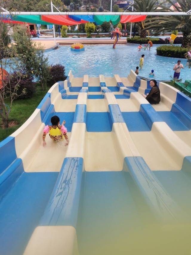 青鱼湾水上乐园