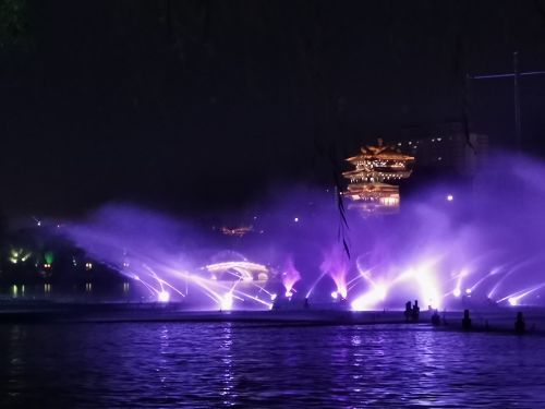 泉城夜宴明湖秀