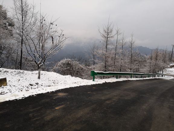 襄阳梅花寨云海滑雪场