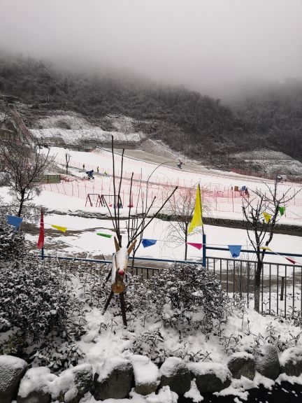 襄阳梅花寨云海滑雪场