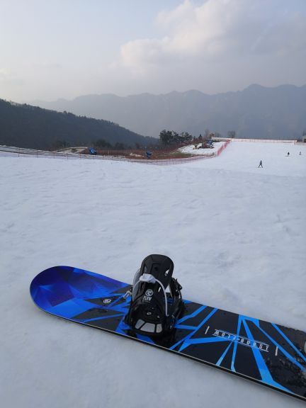 襄阳梅花寨云海滑雪场