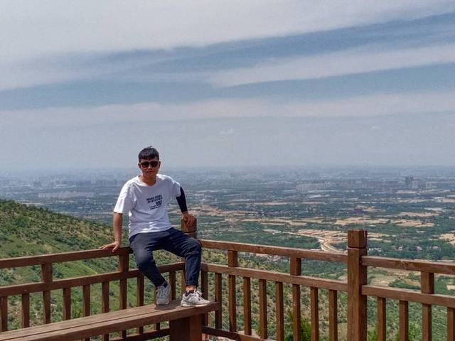 万安山七彩大峡谷