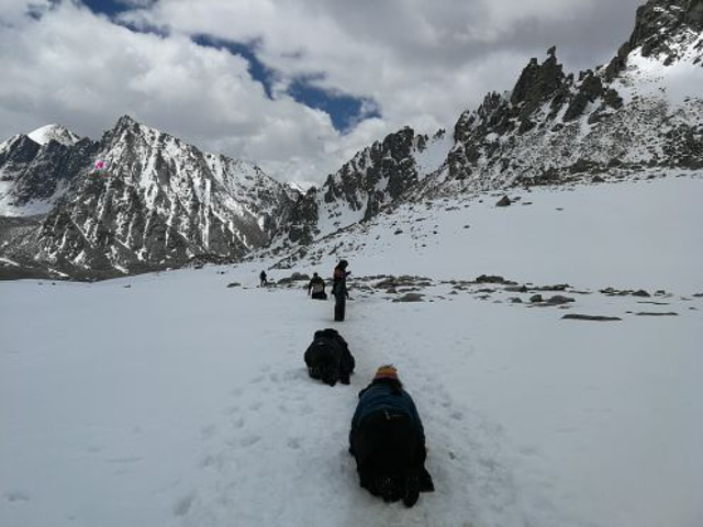 难忘冈仁波齐转山时藏民的热情帮助及磕长头的震撼