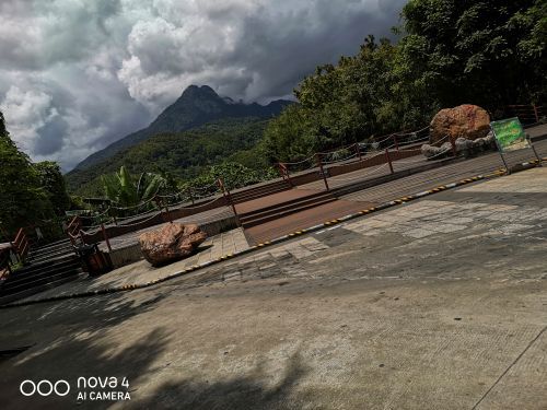五指山水满河热带雨林风景区