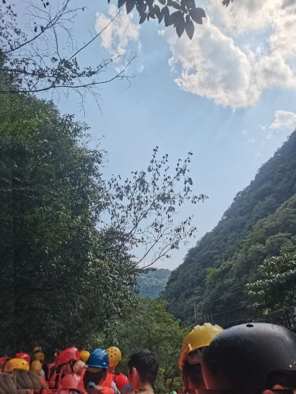 山湾湾激流探险