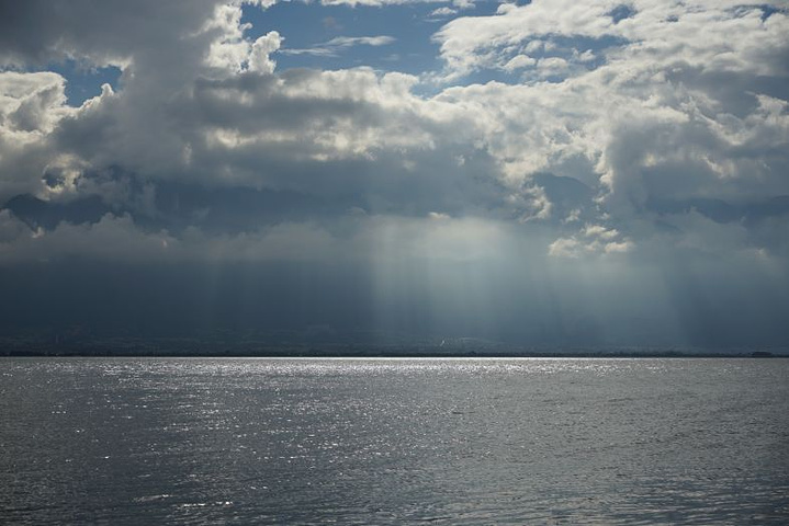 最后也分别送我们到机场,火车站,古城