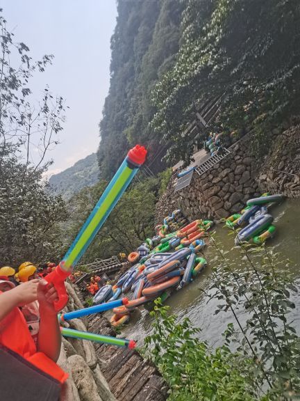 山湾湾激流探险