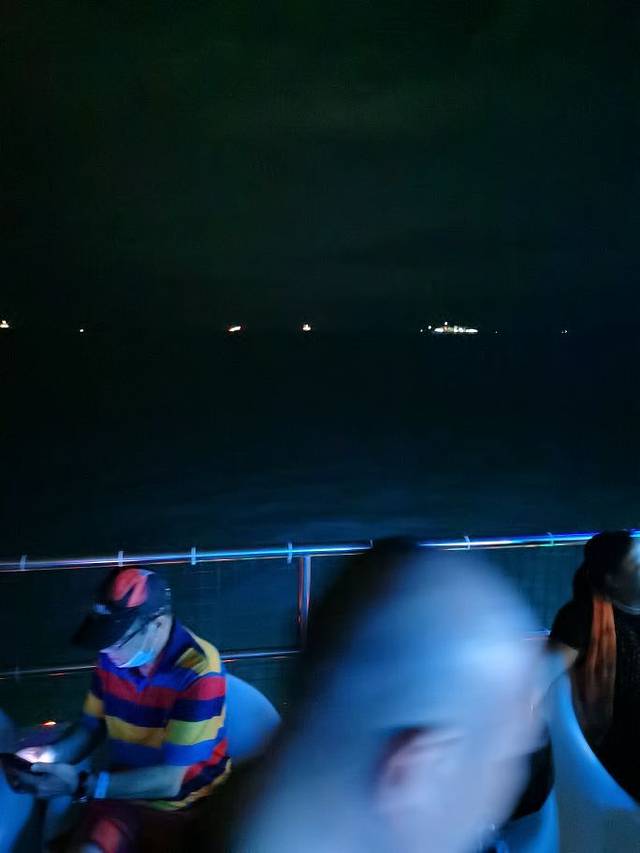 夜游三亚湾