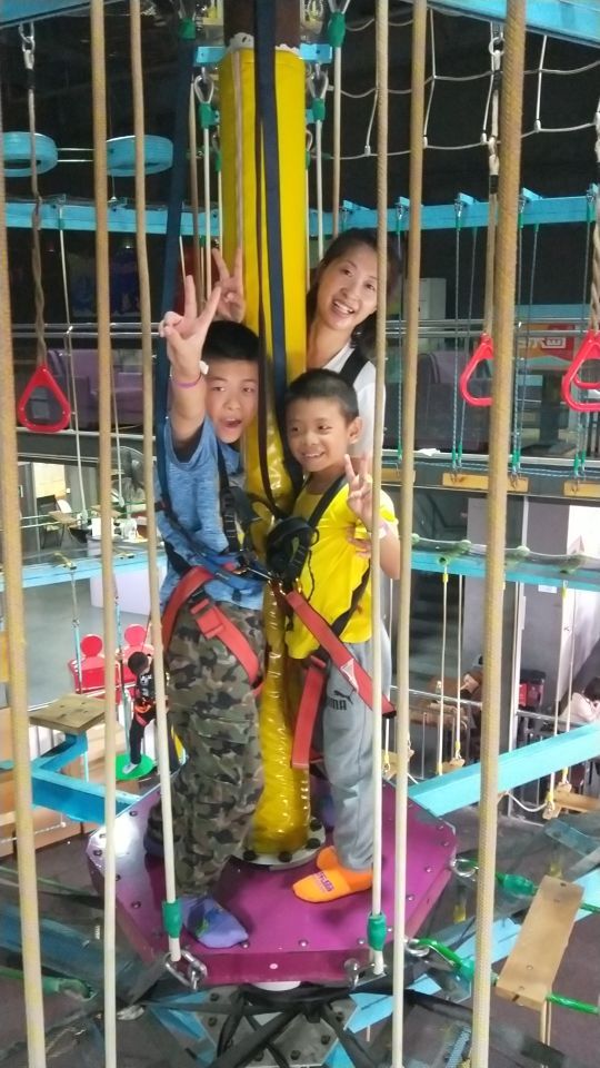 多乐岛蹦床公园