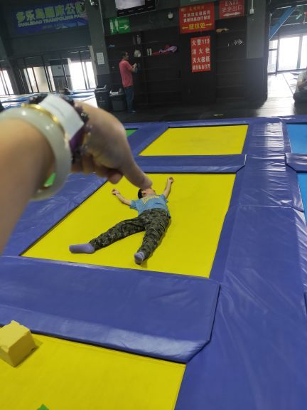 多乐岛蹦床公园