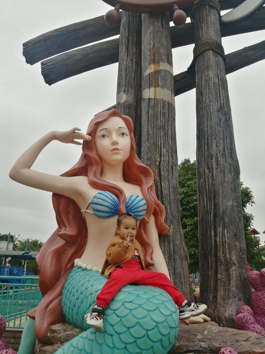 克里湾·欢乐世界