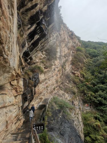卢崖瀑布风景区