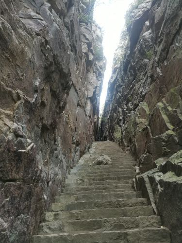 卢崖瀑布风景区