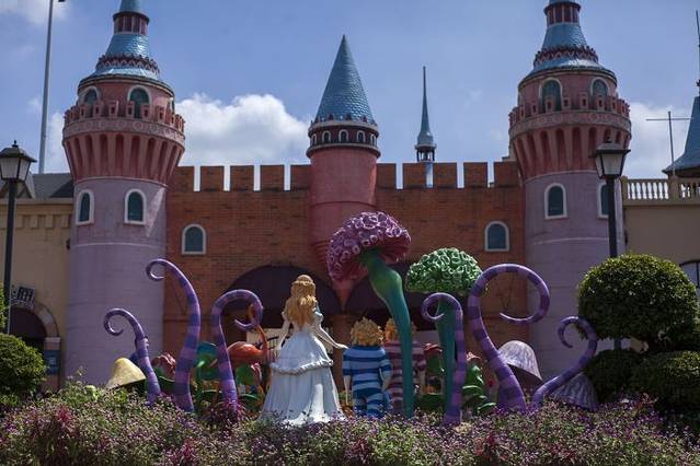 佛山美的鹭湖爱丽丝庄园