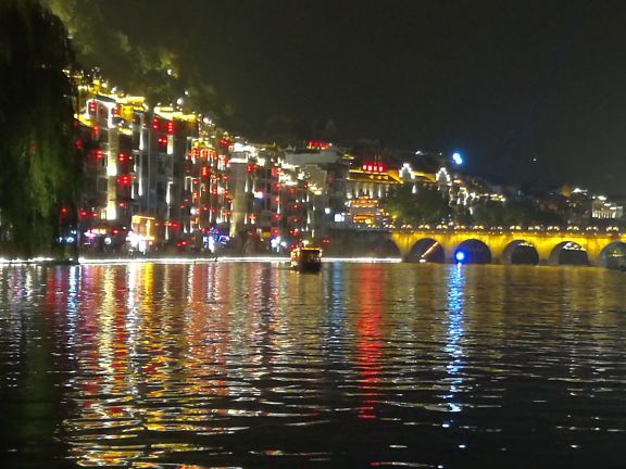 镇远古城水上游船