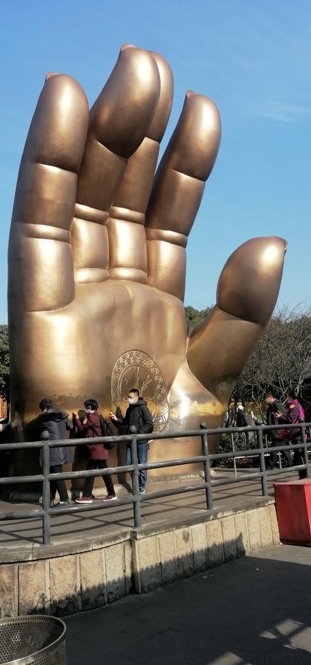 天下第一掌雕塑