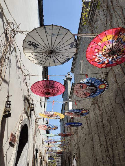 鸠兹夜游演艺小镇