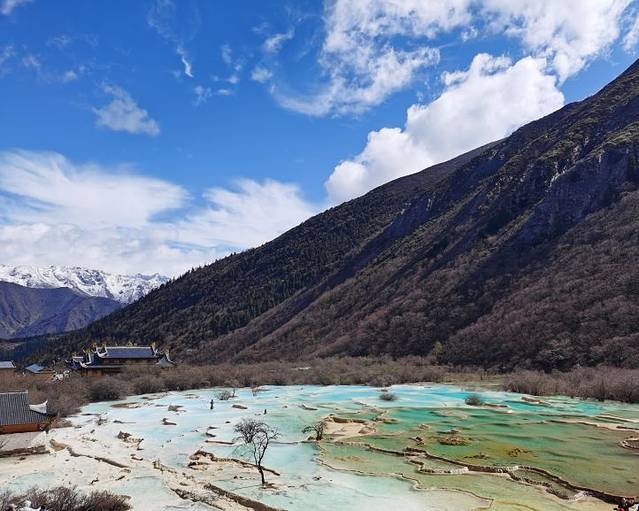 都江堰景区鱼嘴分水堤