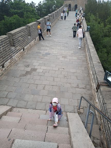 "今天天气很适合出来爬长城，因为是阴雨天，所以没有感觉很热，但是长城上的仙气飘飘，让我飘飘欲仙，..._八达岭长城"的评论图片