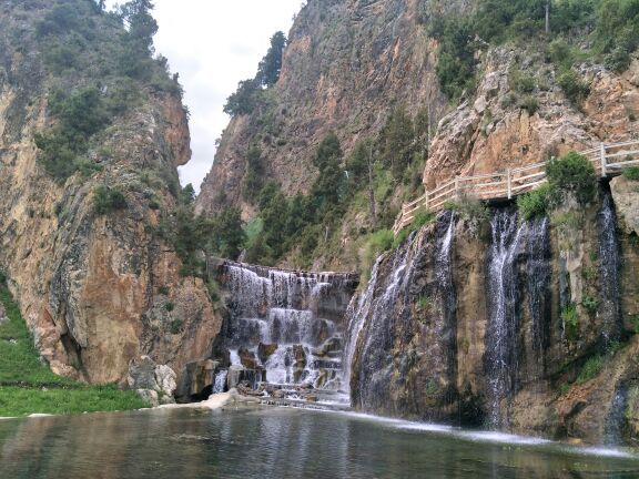 若尔盖河它温泉谷