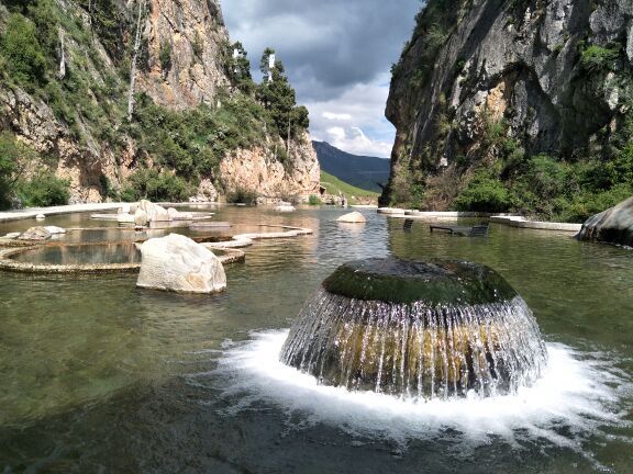 若尔盖河它温泉谷