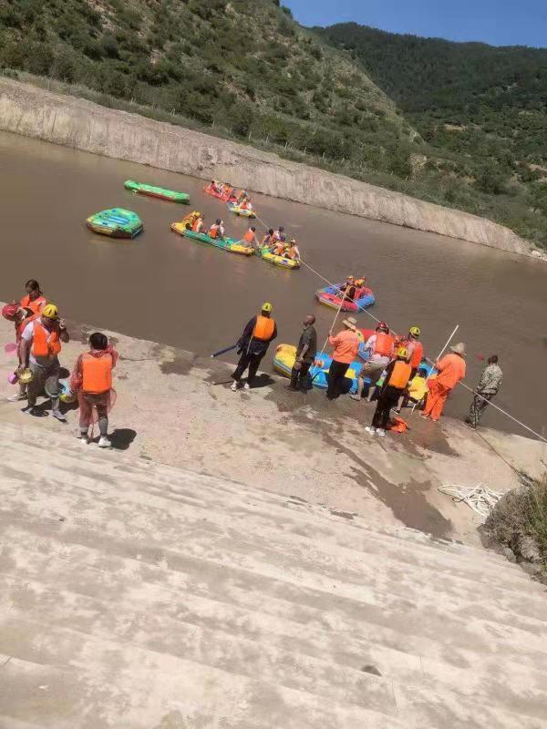 庞泉沟峡谷漂流