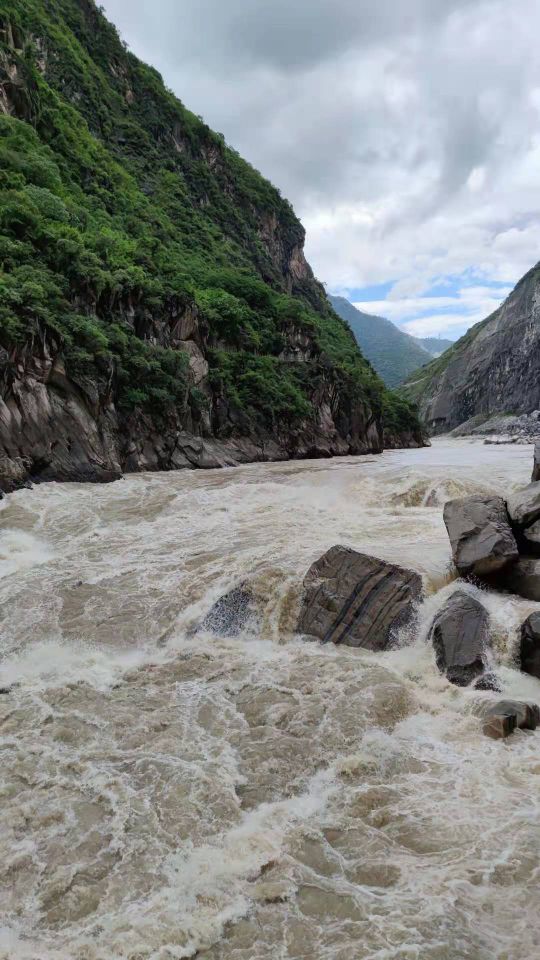 长江第一湾漂流