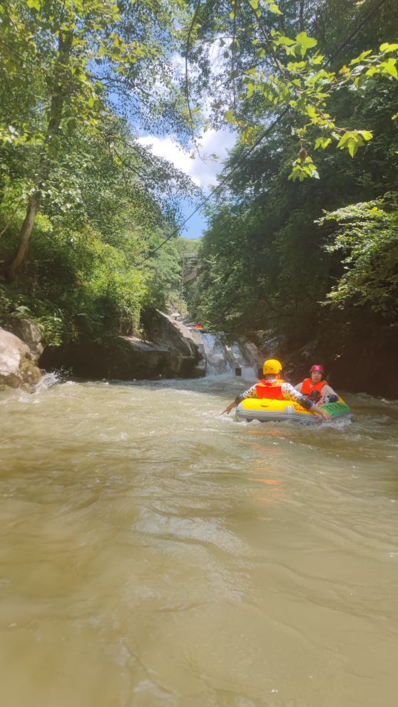 沱龙峡漂流