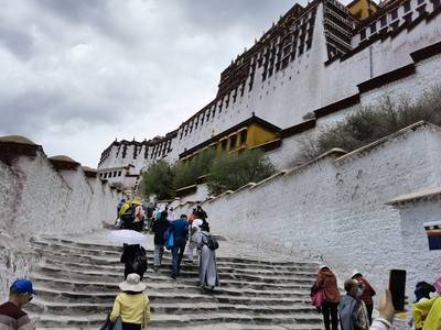 布达拉宫珍宝馆