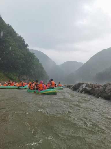 红河谷漂流