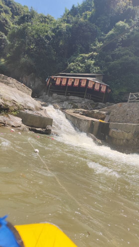 沱龙峡漂流