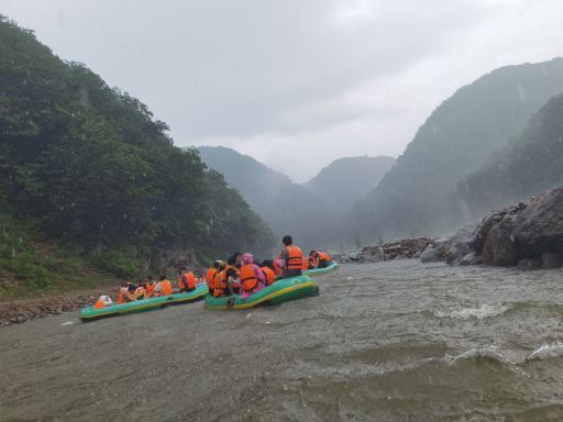 红河谷漂流