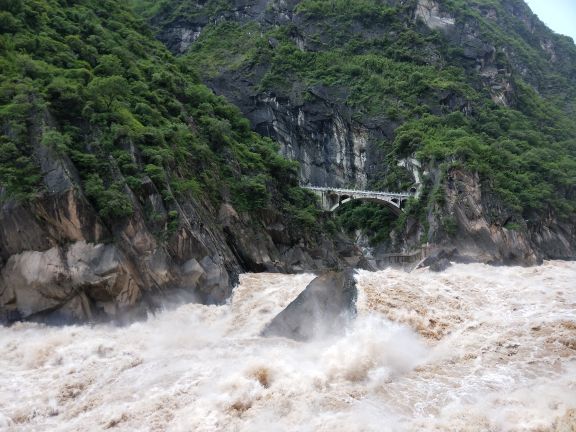 长江第一湾漂流