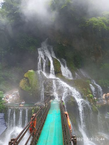 螺髻九十九里温泉瀑布风景区