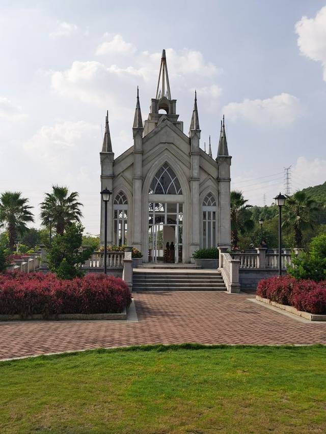 佛山美的鹭湖爱丽丝庄园