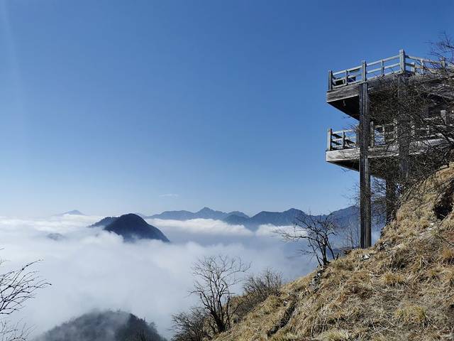 西岭雪山大飞水风景区