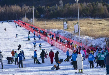 奥悦碾子山国际滑雪场第 2 张图片