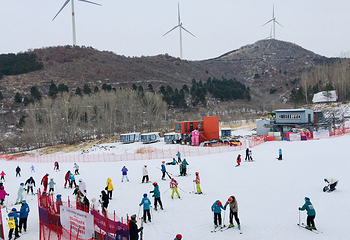 奥悦碾子山国际滑雪场第 33 张图片