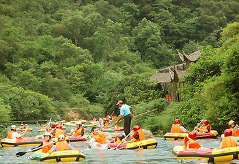 岑洞峡谷漂流第 2 张图片