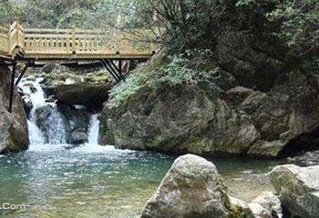 神农架天生桥景区第 5 张图片