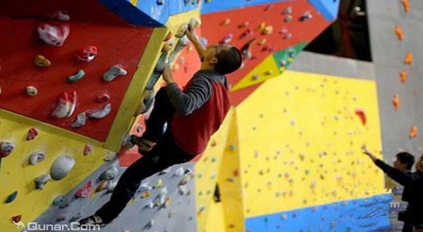 首体首攀壁虎王攀岩馆