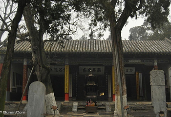 卧龙墓园第 1 张图片