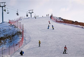 智圣冰雪时代滑雪场第 3 张图片