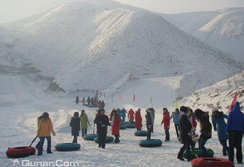石河子卧龙山滑雪场第 2 张图片
