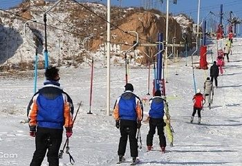 石河子卧龙山滑雪场第 3 张图片