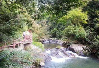 宝莲山风景区第 2 张图片