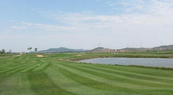 潍坊浮烟山高尔夫俱乐部