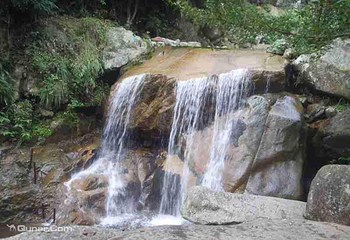 琴湖飞瀑景区第 4 张图片
