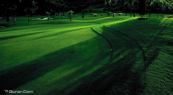 雁鸣湖高尔夫俱乐部